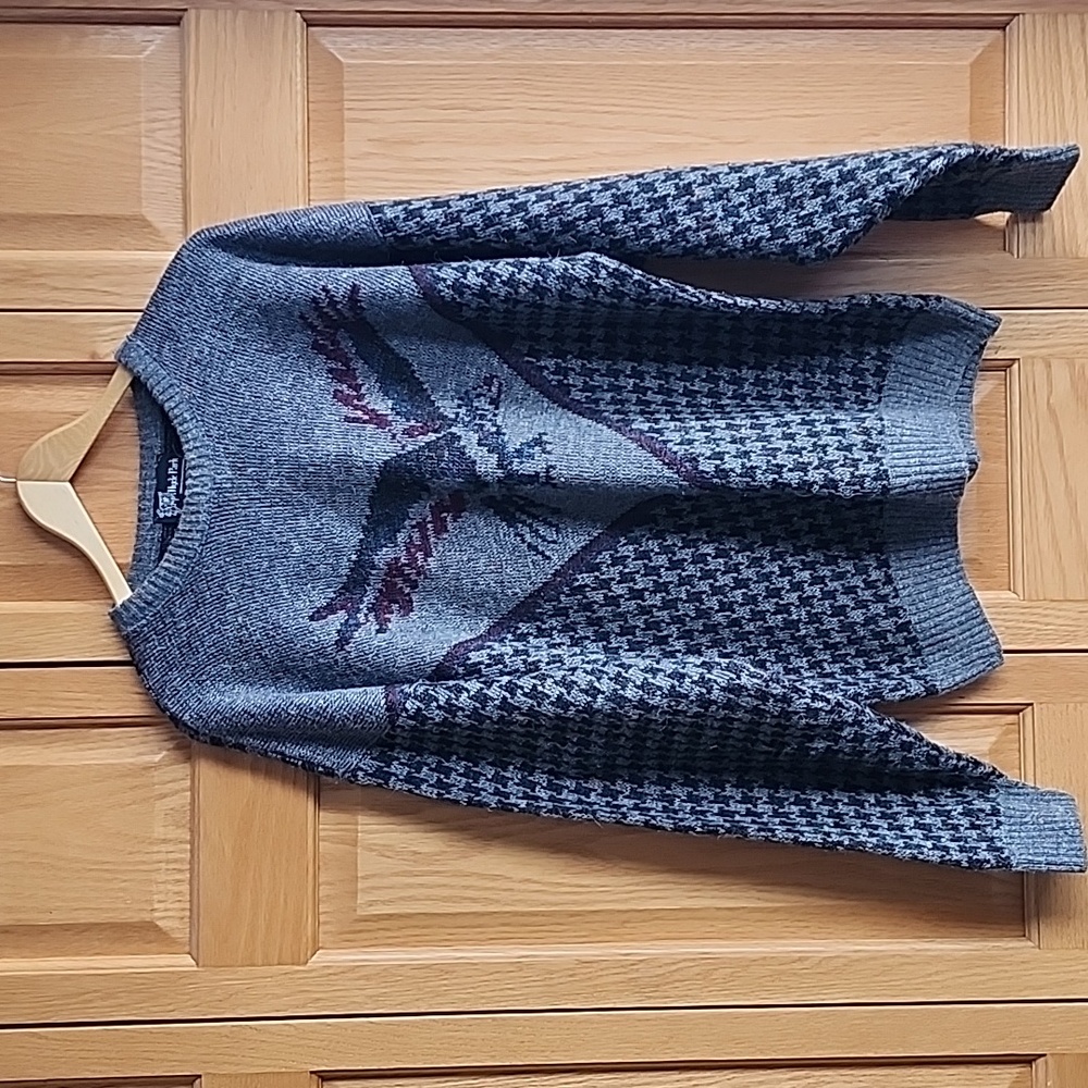 Vintage Hyde Park Size XL Gray Eagle Pattern Sweater